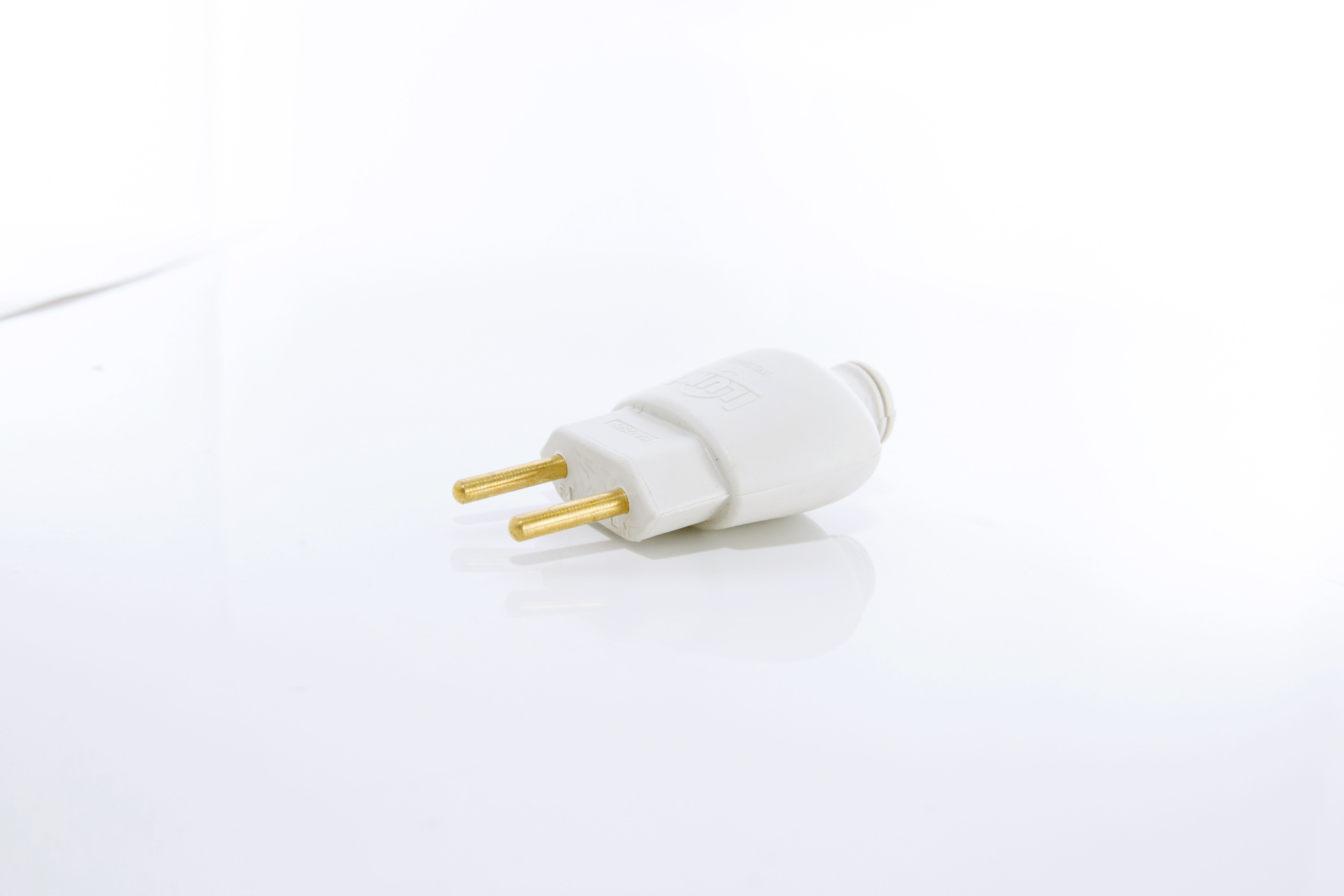 Plug 2p Macho 20a Cz Robusto Bip 10pc